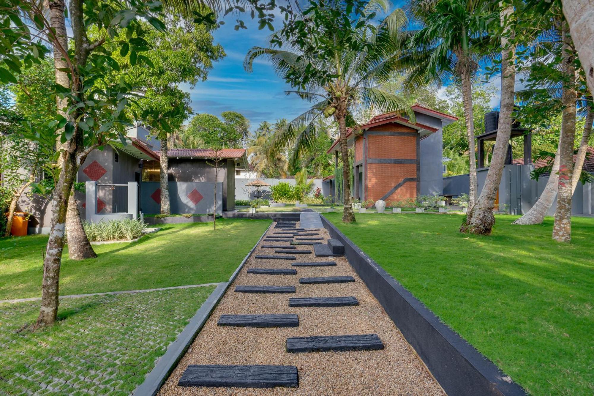 Hasthri Boutique Red Chalet In Ahangama With Pool Near Beach Eksteriør bilde